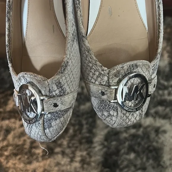 Stylish Gray Women's Loafers - Picture 2 of 5